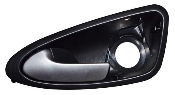Manija Puerta Interior Delantera Negro/Plata Con Hoyo Para Control Espejo Lado Conductor