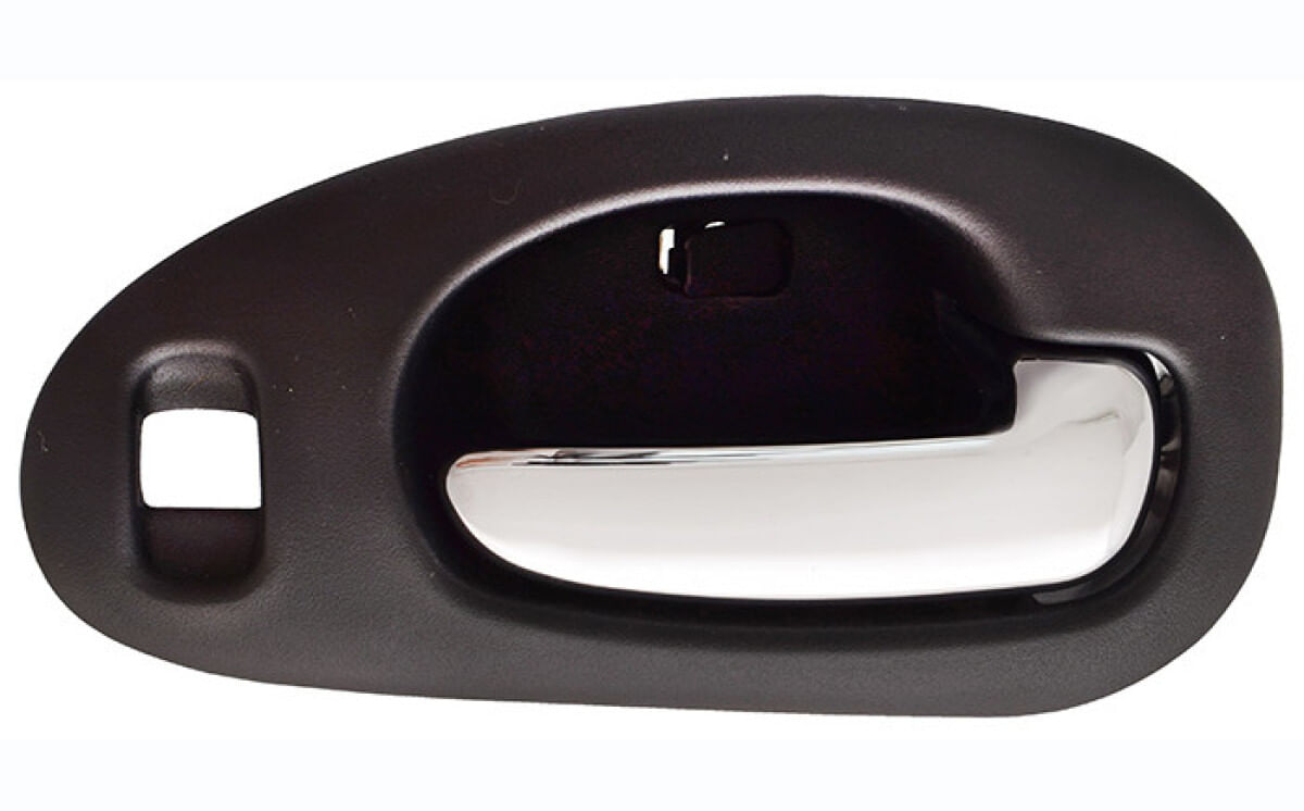 Manija Puerta Interior Delantera Negro/Cromado Con Hoyo Para Seguro Lado Pasajero