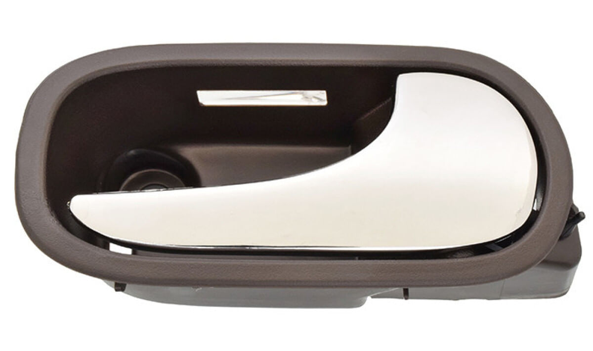 Manija Puerta Interior Delantera Café/Cromado Con Hoyo Para Luz Led Lado Pasajero