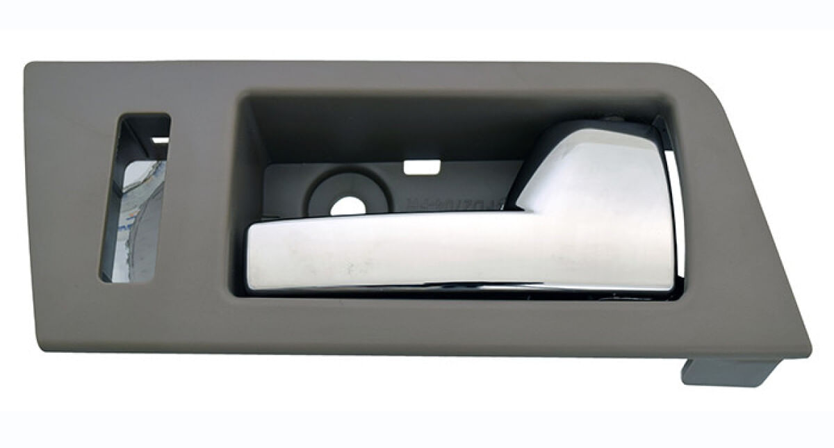 Manija Puerta Interior Delantera Gris/Cromado Con Hoyo Para Seguro Lado Pasajero
