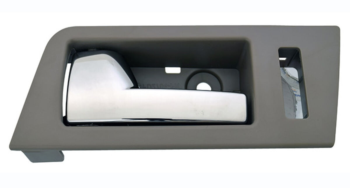 Manija Puerta Interior Delantera Gris/Cromado Con Hoyo Para Seguro Lado Conductor