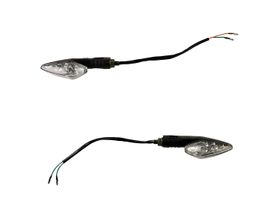 Par De Direccionales Delanteras