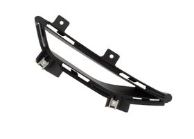 Moldura De Rejilla De Defensa Delantera Inferior Negra Carbón Lado Pasajero - OEM