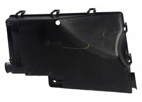 Tapa De Caja De Fusibles Inferior - OEM